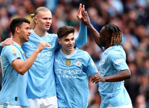  哈兰德双响炮曼城客胜水晶宫