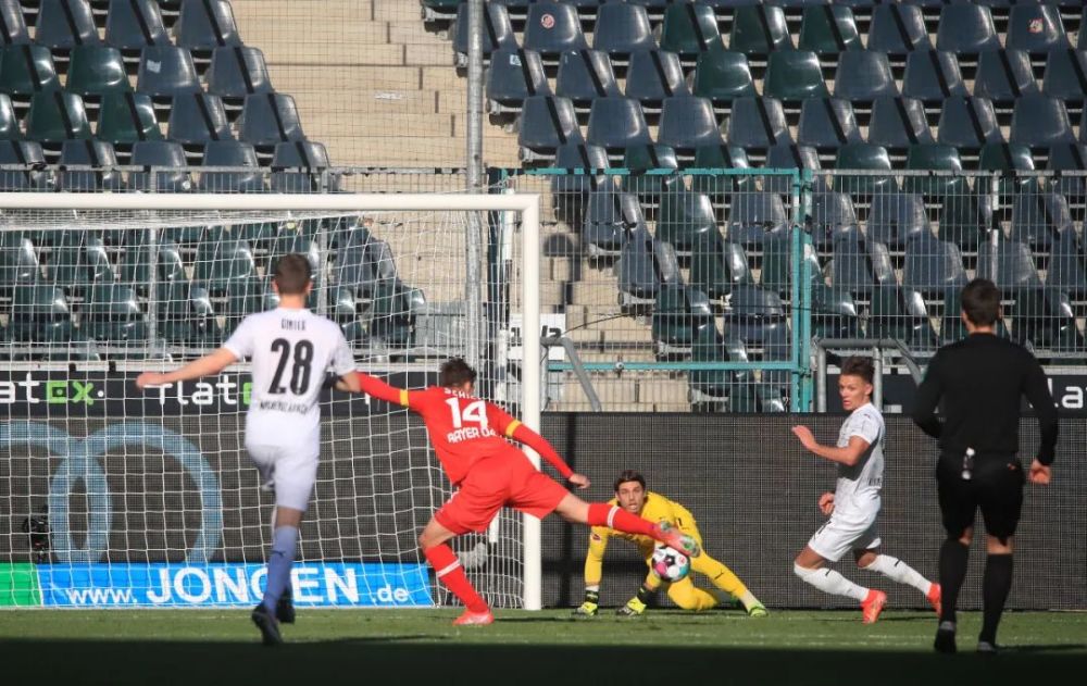  德甲榜首争夺白热化，拜仁主场险胜紧咬积分